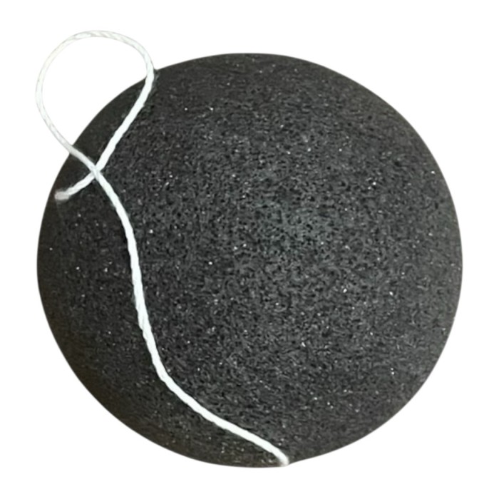 Spugna in fibra di konjac con carbone per la detersione delicata del viso