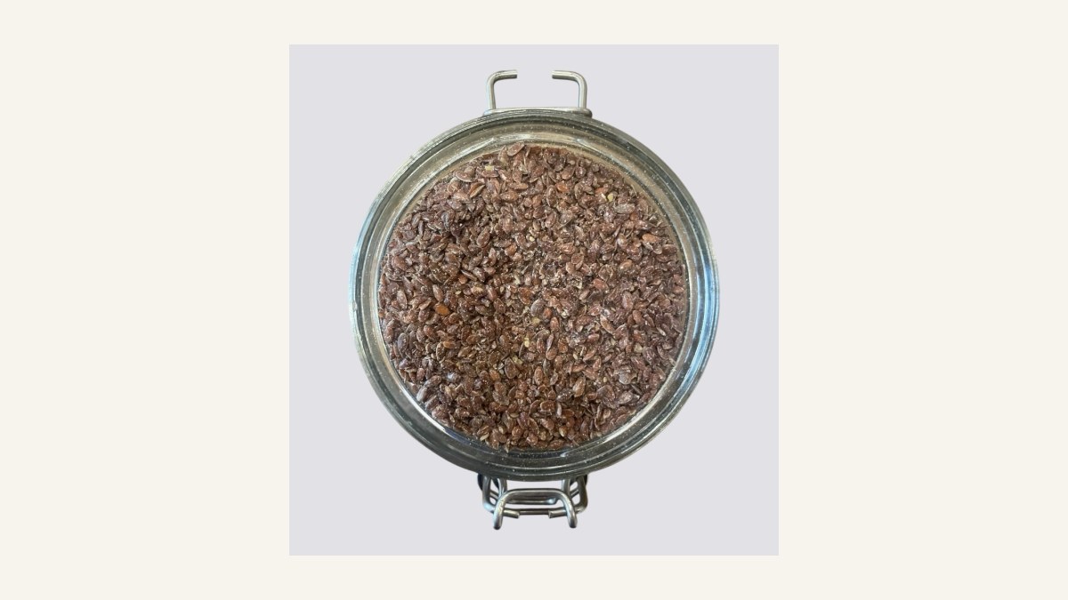 Insalata fresca di cicerchie bio con agrumi e semi
